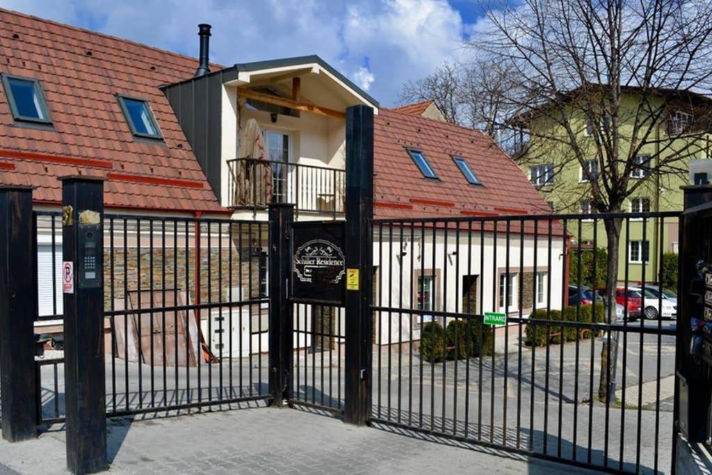 Zsizelle Rezidence Appartement Braşov Buitenkant foto